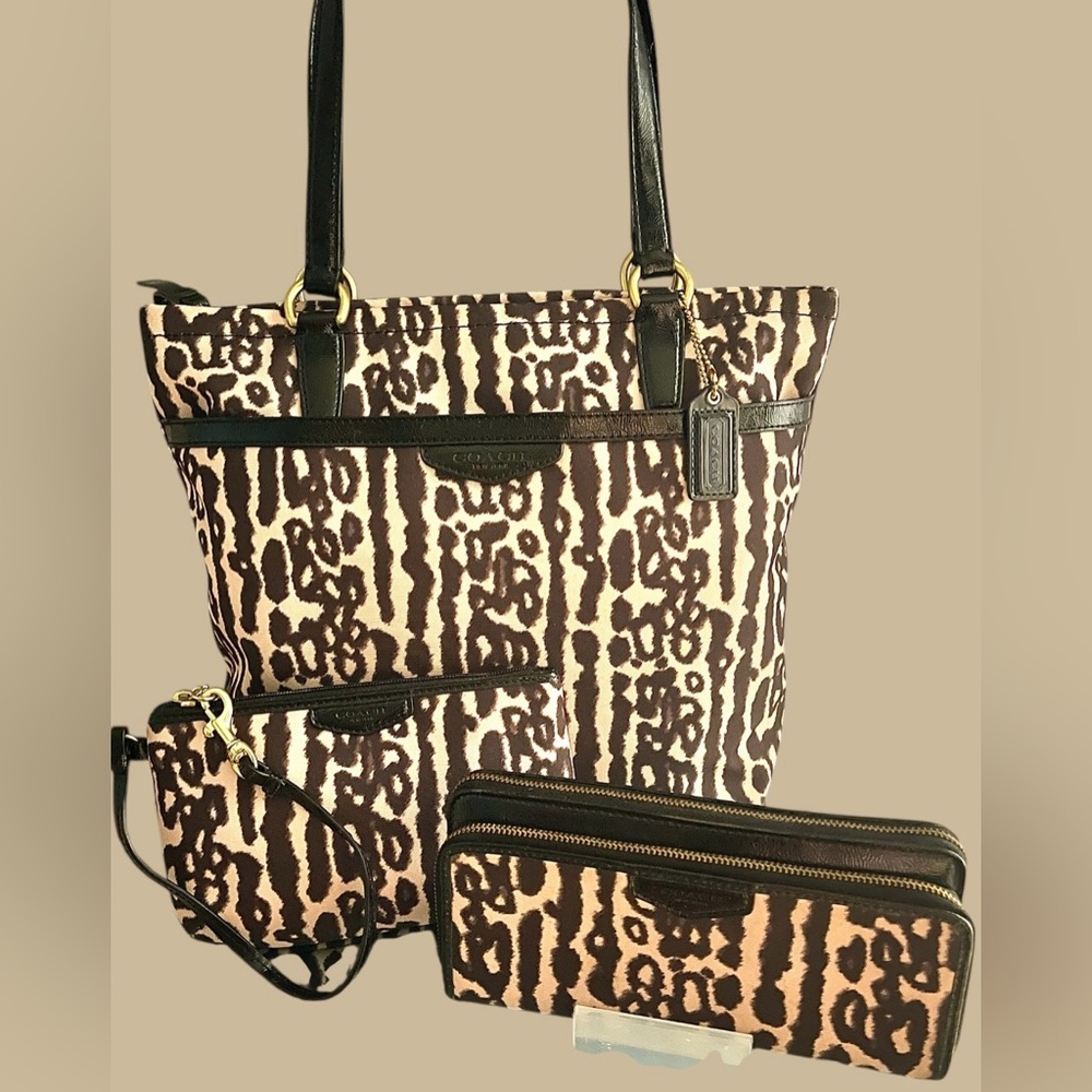 Coach 3 Pc Set EUC Bag, Wristlet &Wallet Patent Leather Trim&Canvas AnimalPrint - Picture 13 of 16